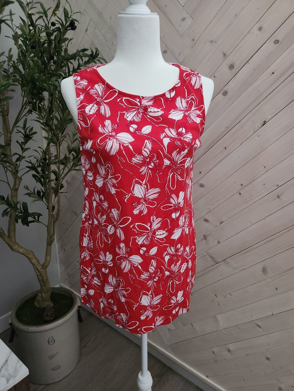 Sleeveless Red Floral Shell Top